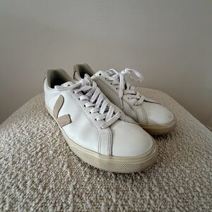 Veja Esplar Sneakers in White/Sable (39)